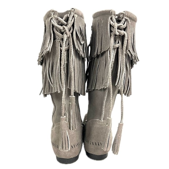 Minnetonka Grey 2-Layer Fringe Boots - Size 6 - Picture 5 of 11